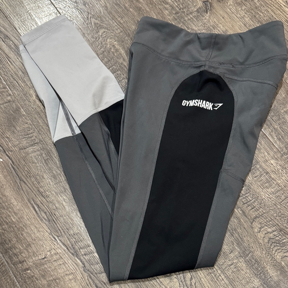 Gymshark Size XS Two-Tone Gray and Black Leggings